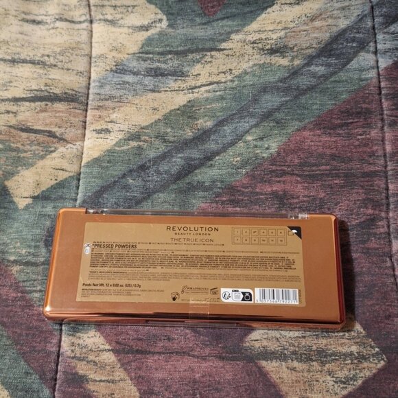🤍 Revolution – The True Icon Eyeshadow Palette - Picture 2 of 2